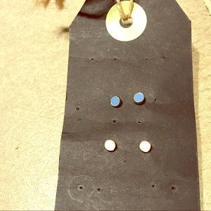 Set of two adorable stud earrings